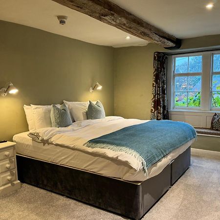 Neeld Arms Hotel Grittleton Eksteriør billede