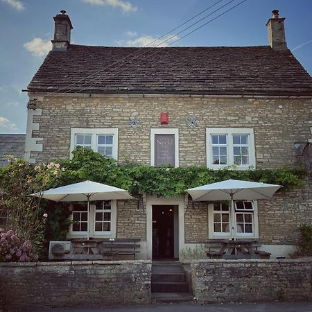 Neeld Arms Hotel Grittleton Eksteriør billede