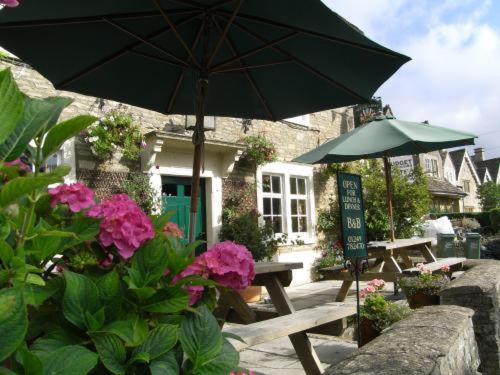 Neeld Arms Hotel Grittleton Eksteriør billede