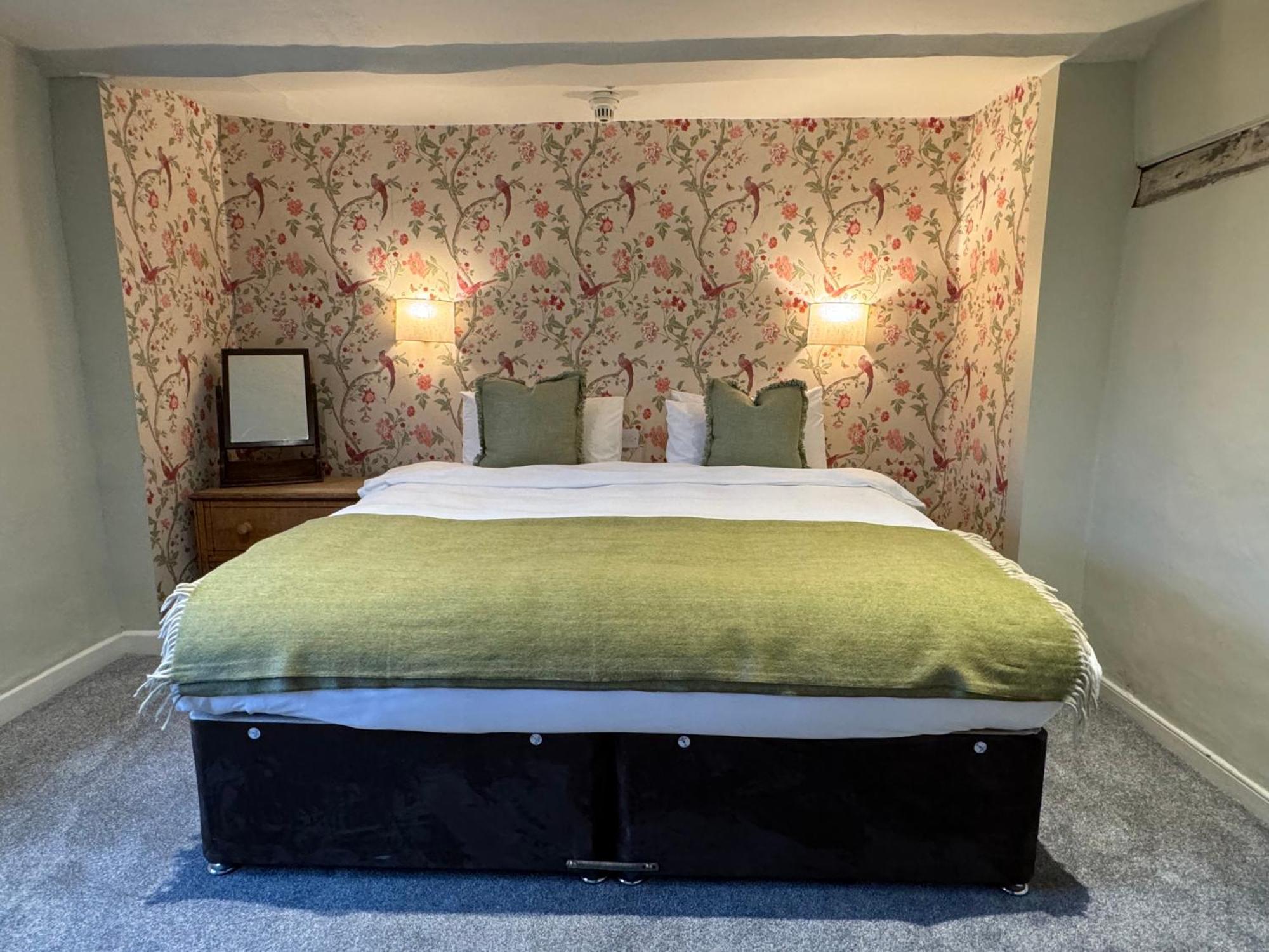 Neeld Arms Hotel Grittleton Eksteriør billede