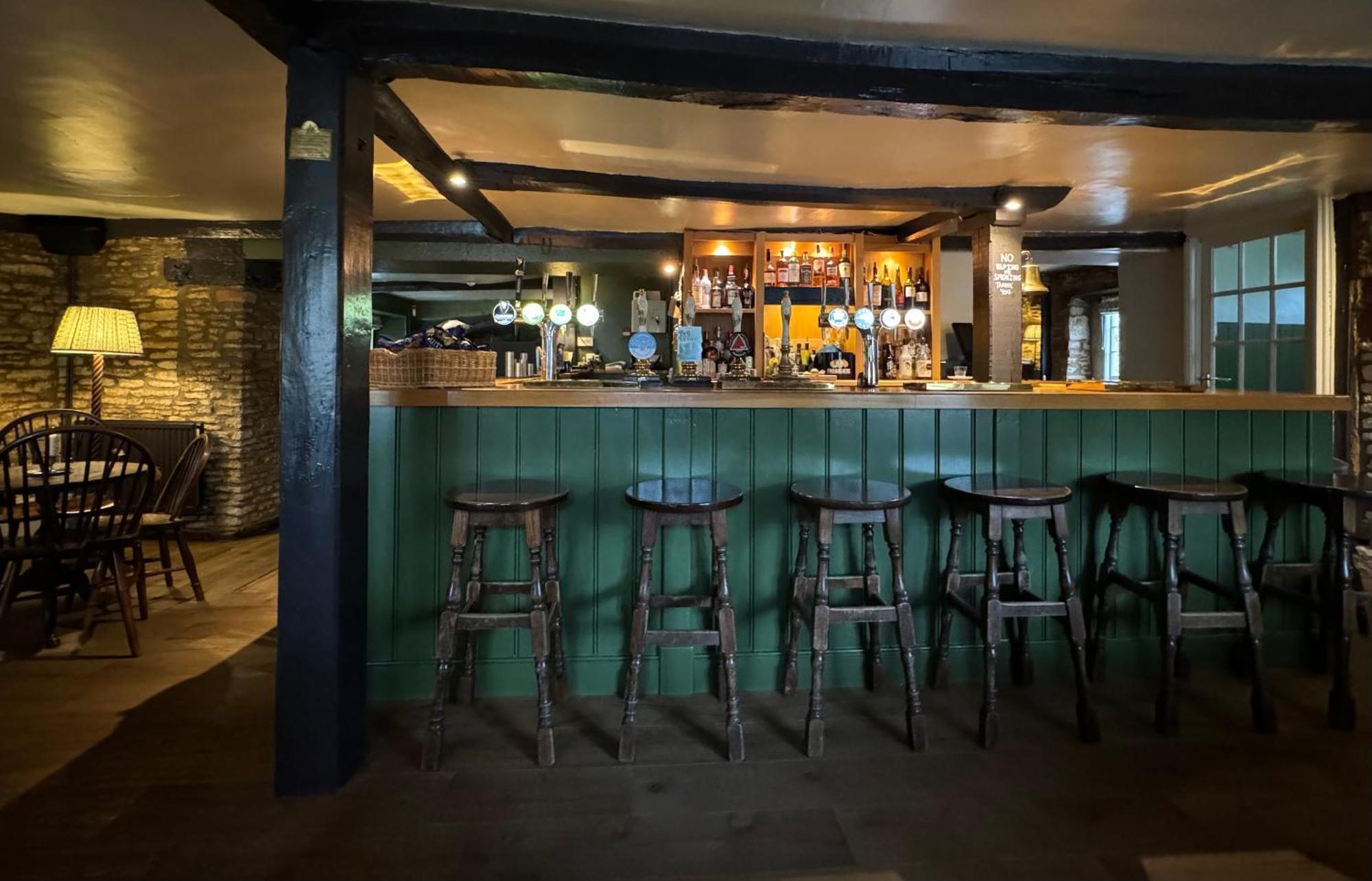 Neeld Arms Hotel Grittleton Eksteriør billede