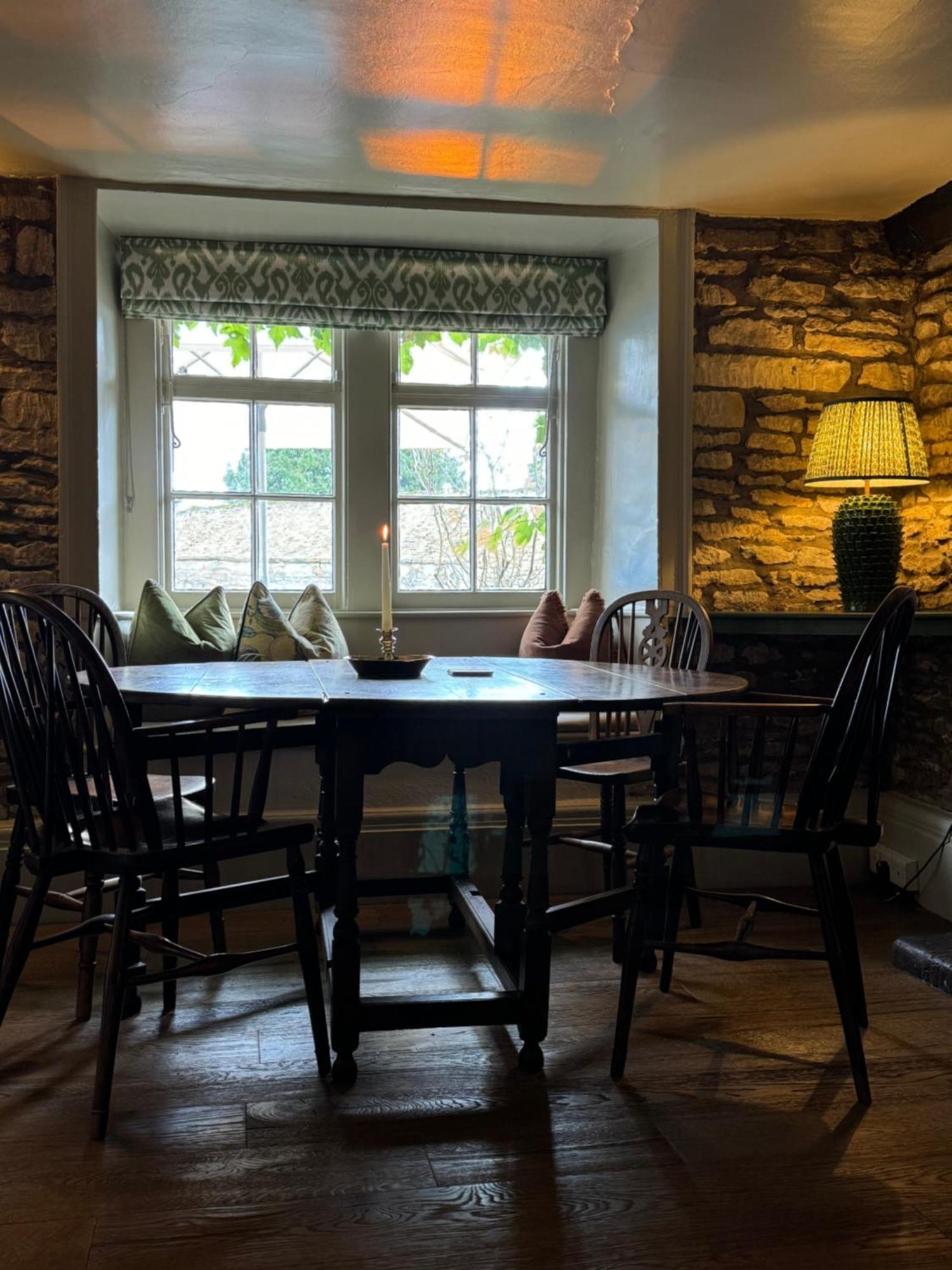 Neeld Arms Hotel Grittleton Eksteriør billede