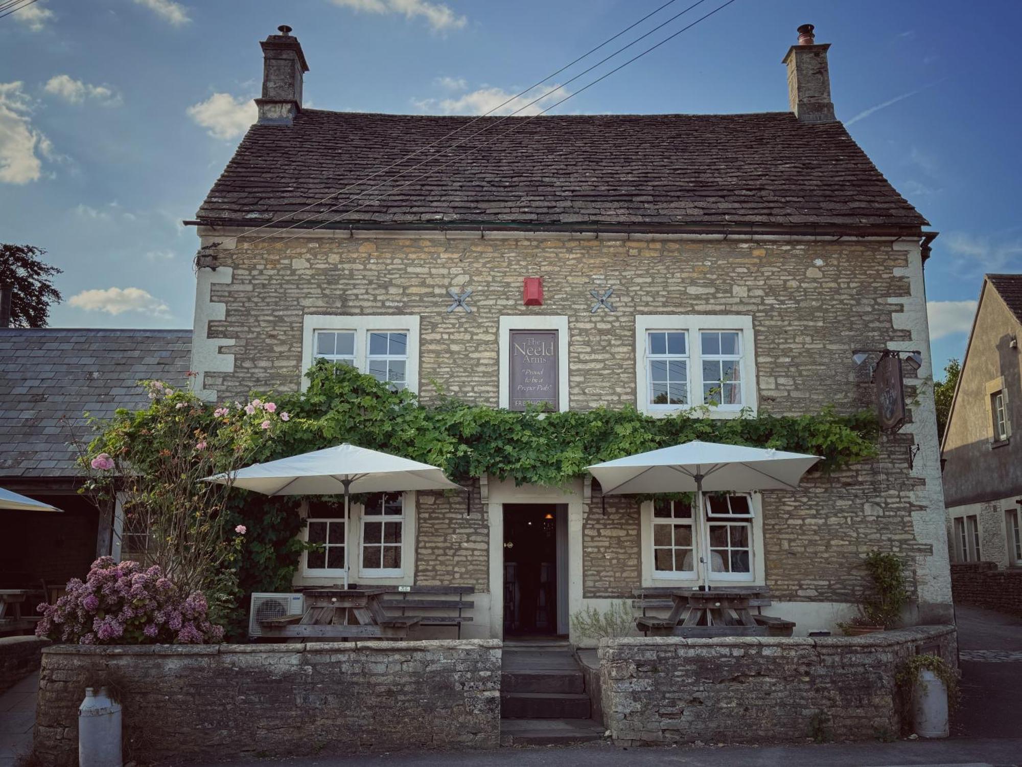 Neeld Arms Hotel Grittleton Eksteriør billede