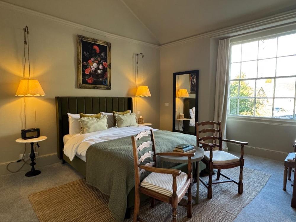 Neeld Arms Hotel Grittleton Eksteriør billede