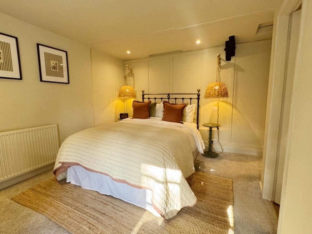 Neeld Arms Hotel Grittleton Eksteriør billede